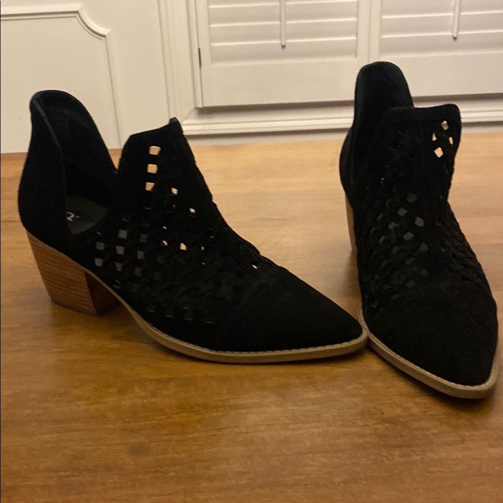 Women's 9.5 BP Black Cutout Booties